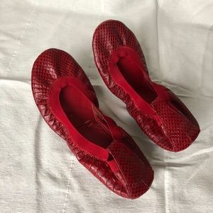 Yosi Samra red matte python flat. Size 9